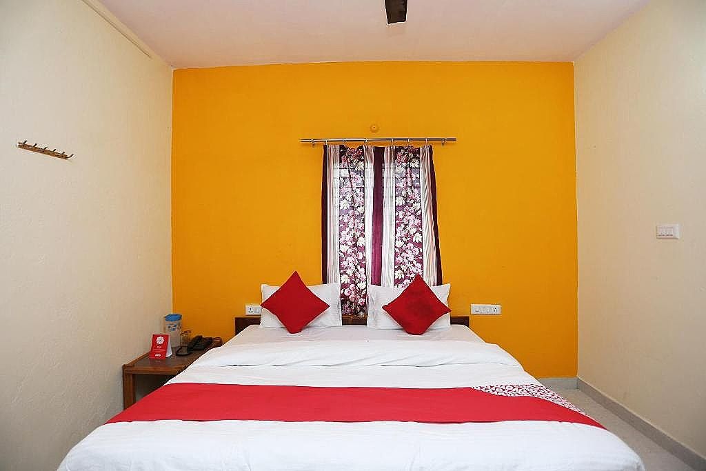 OYO Flagship 22406 Shree Shree Guest House Classic Room 5
