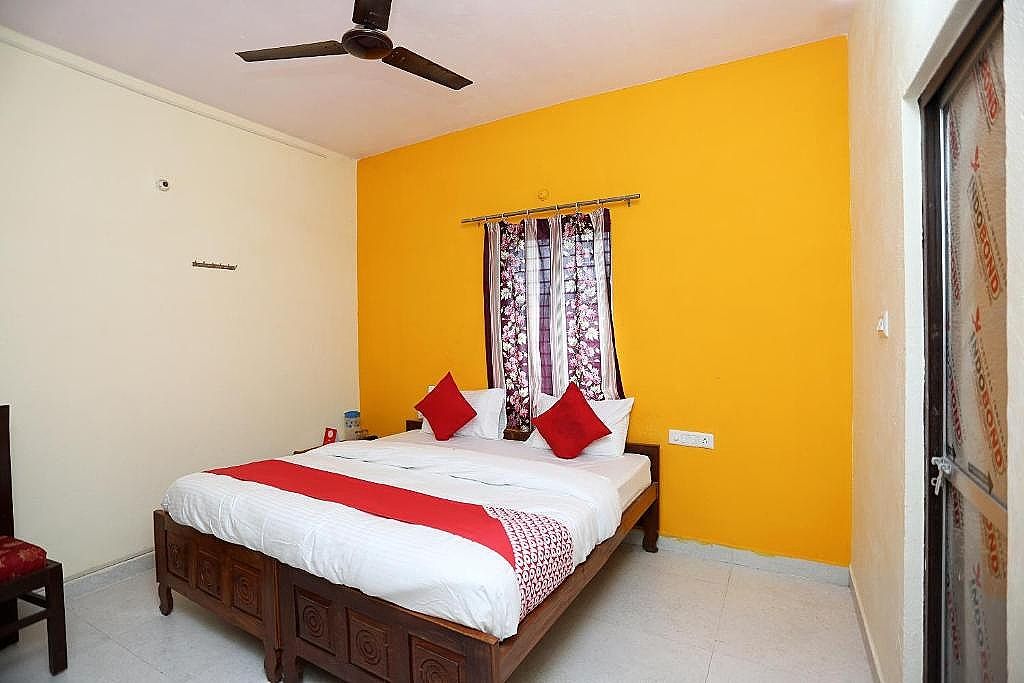 OYO Flagship 22406 Shree Shree Guest House Classic Room 3