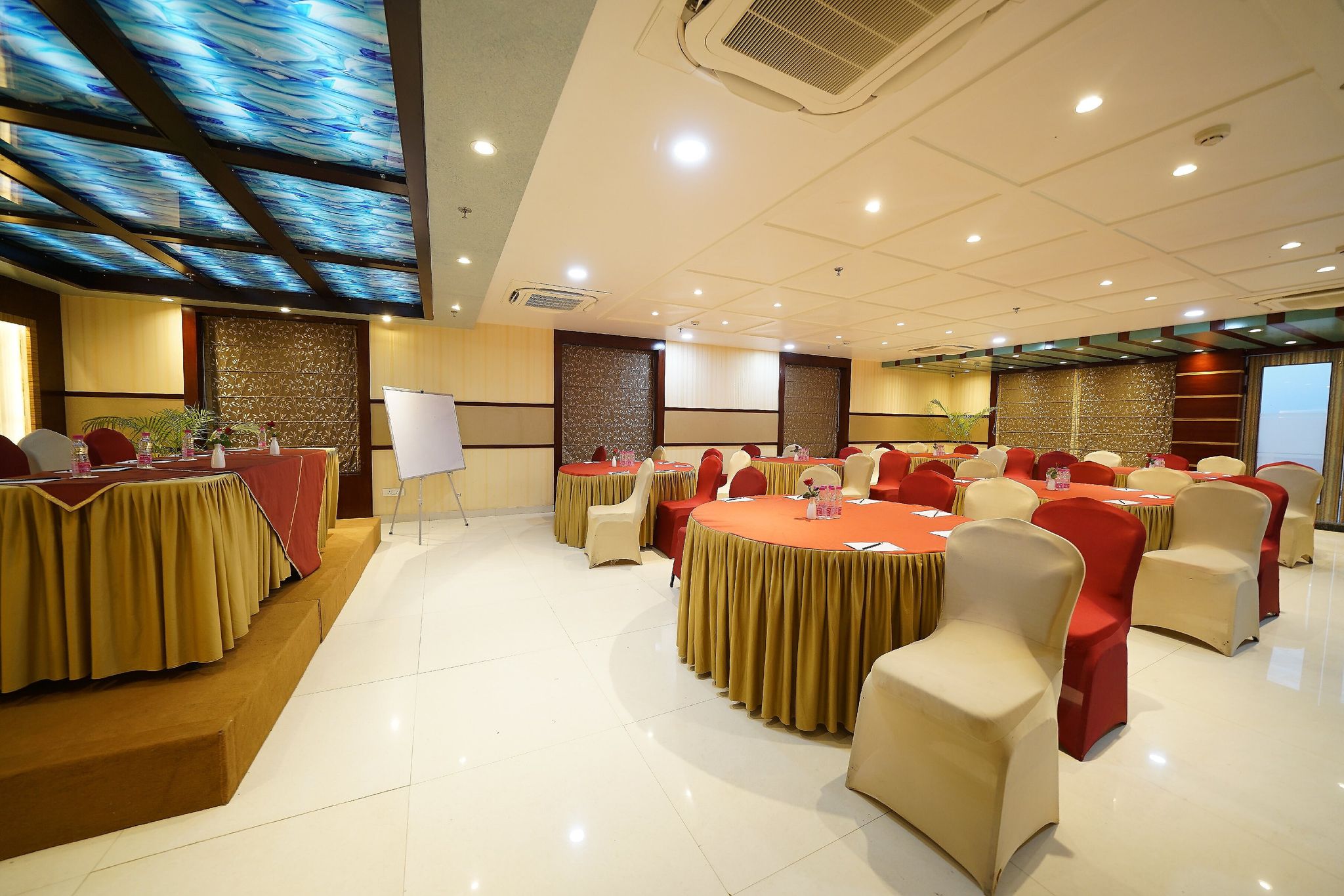 undefined Hotel Square Inn 8