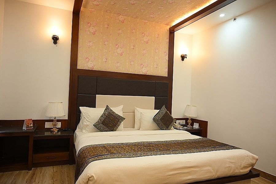 Hotel Square Inn Deluxe Room 6