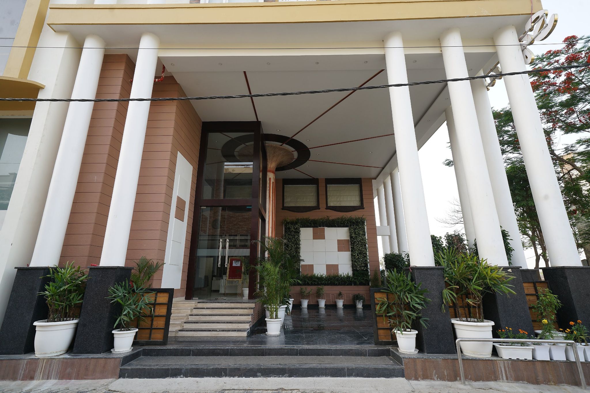 undefined Hotel Square Inn 6