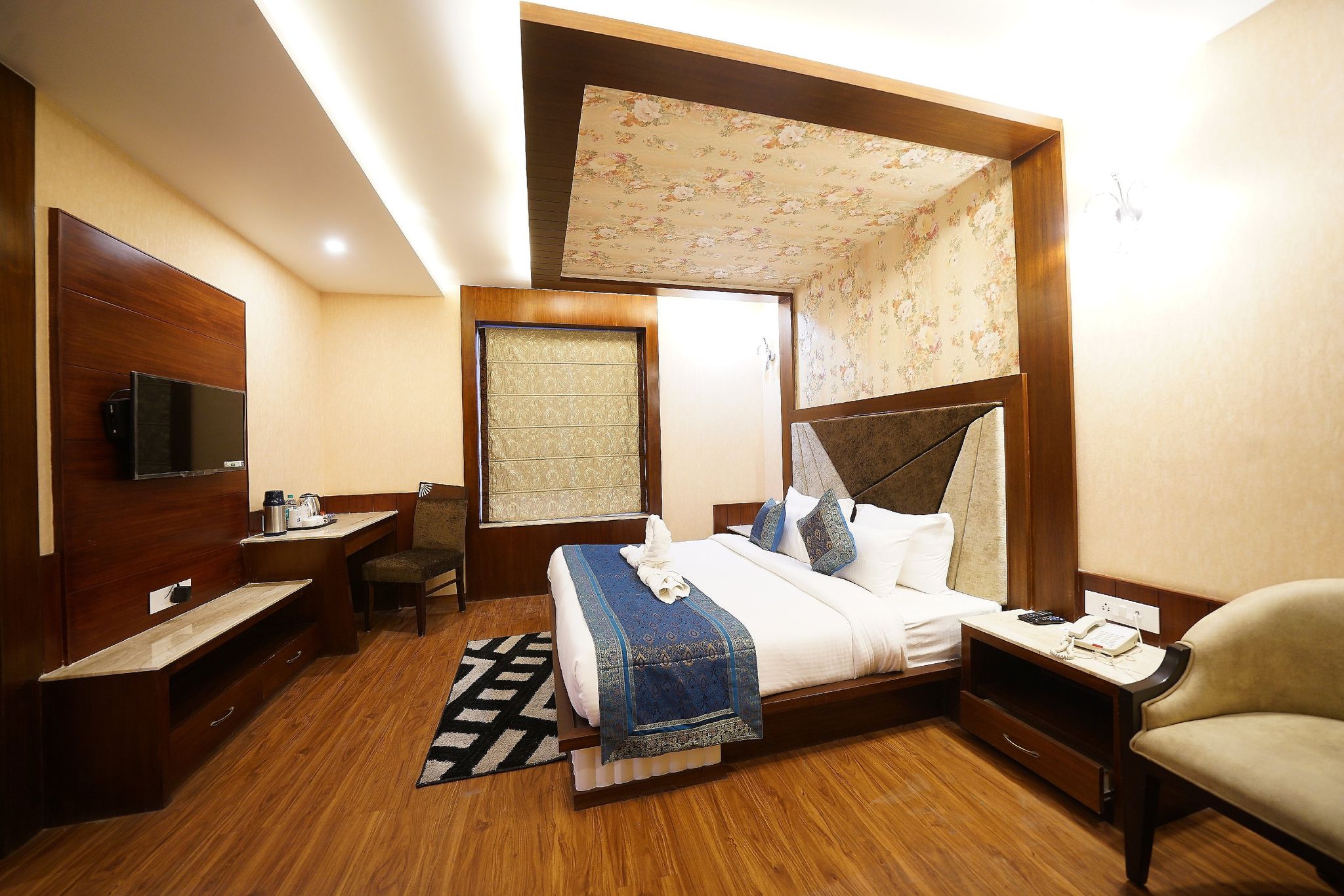 Hotel Square Inn Deluxe Room 4