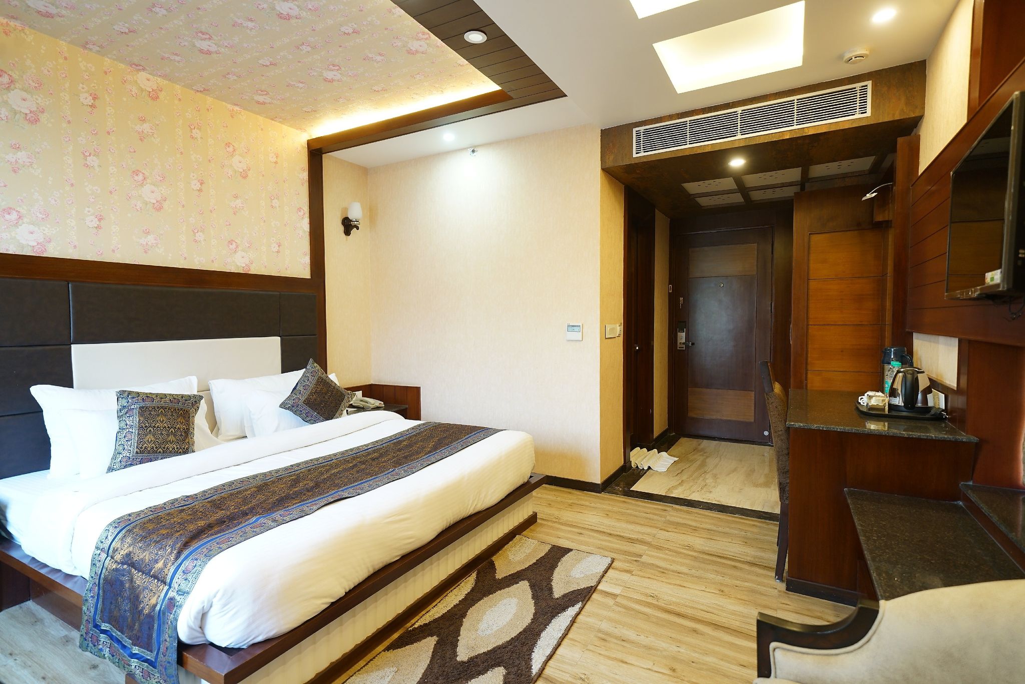 Hotel Square Inn Deluxe Room 5