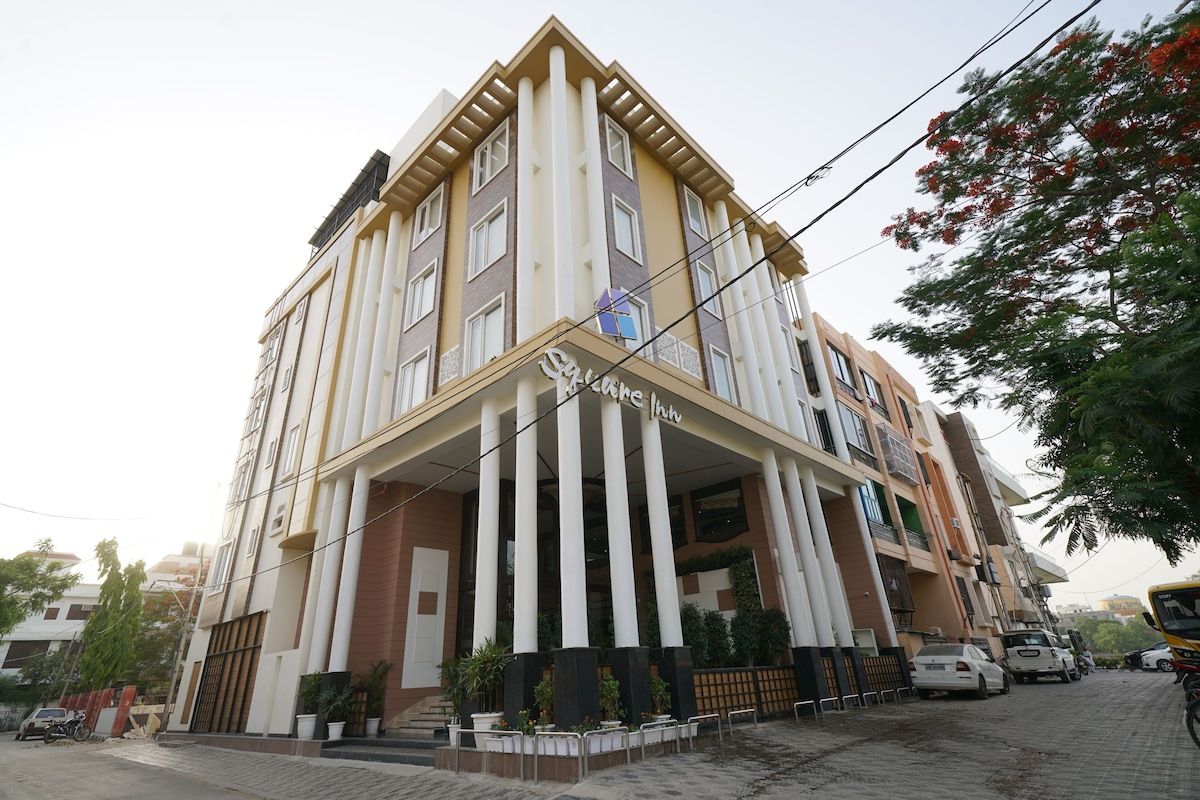 Hotel Square Inn