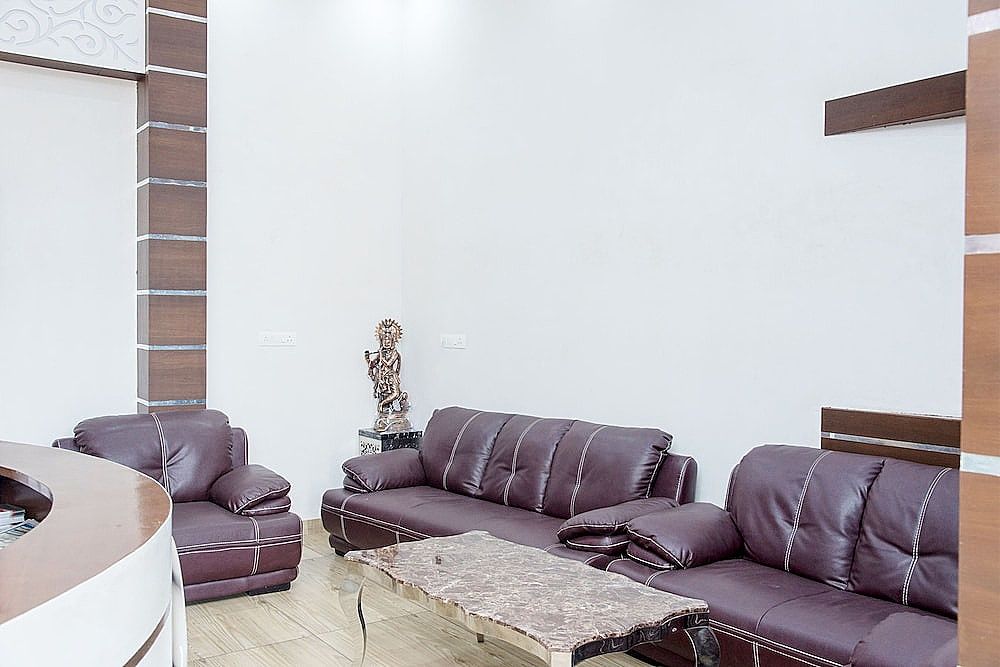 undefined OYO 10893 Hotel Divine Inn 5