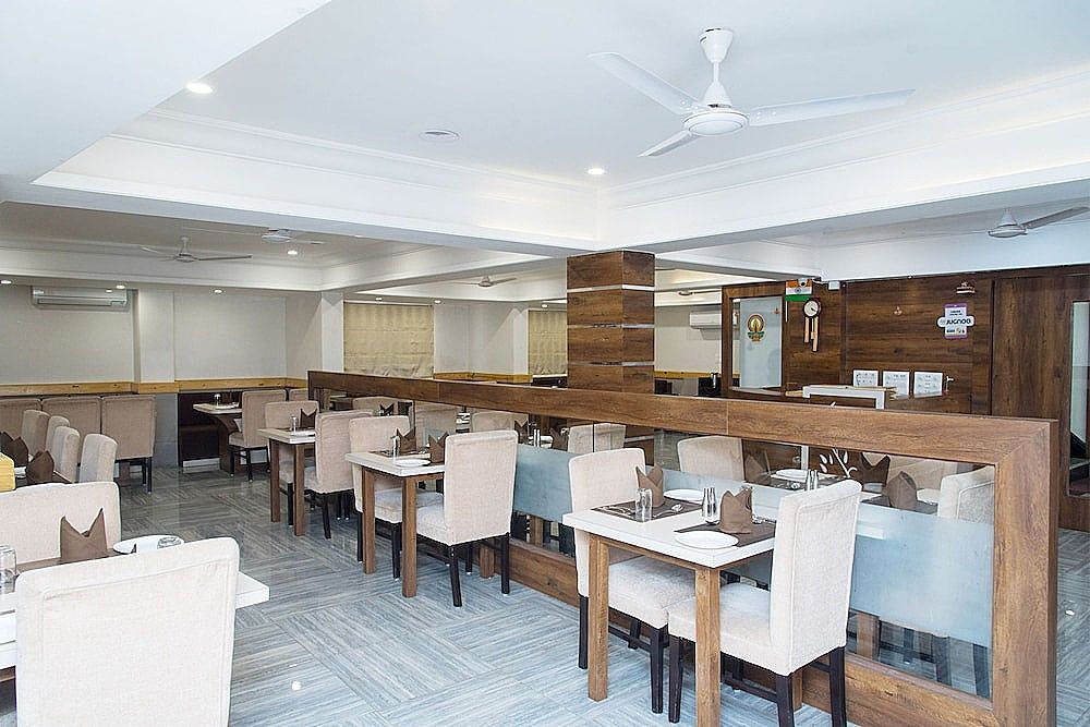 undefined OYO 10893 Hotel Divine Inn 3