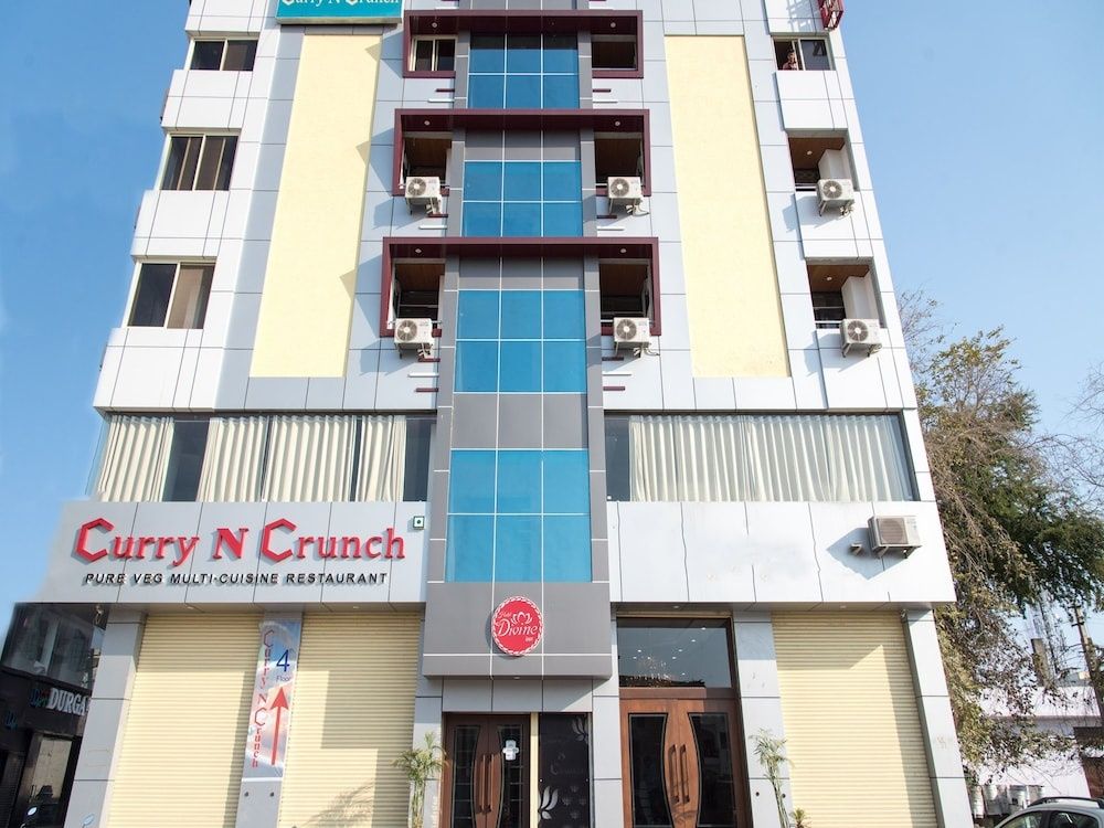 undefined OYO 10893 Hotel Divine Inn