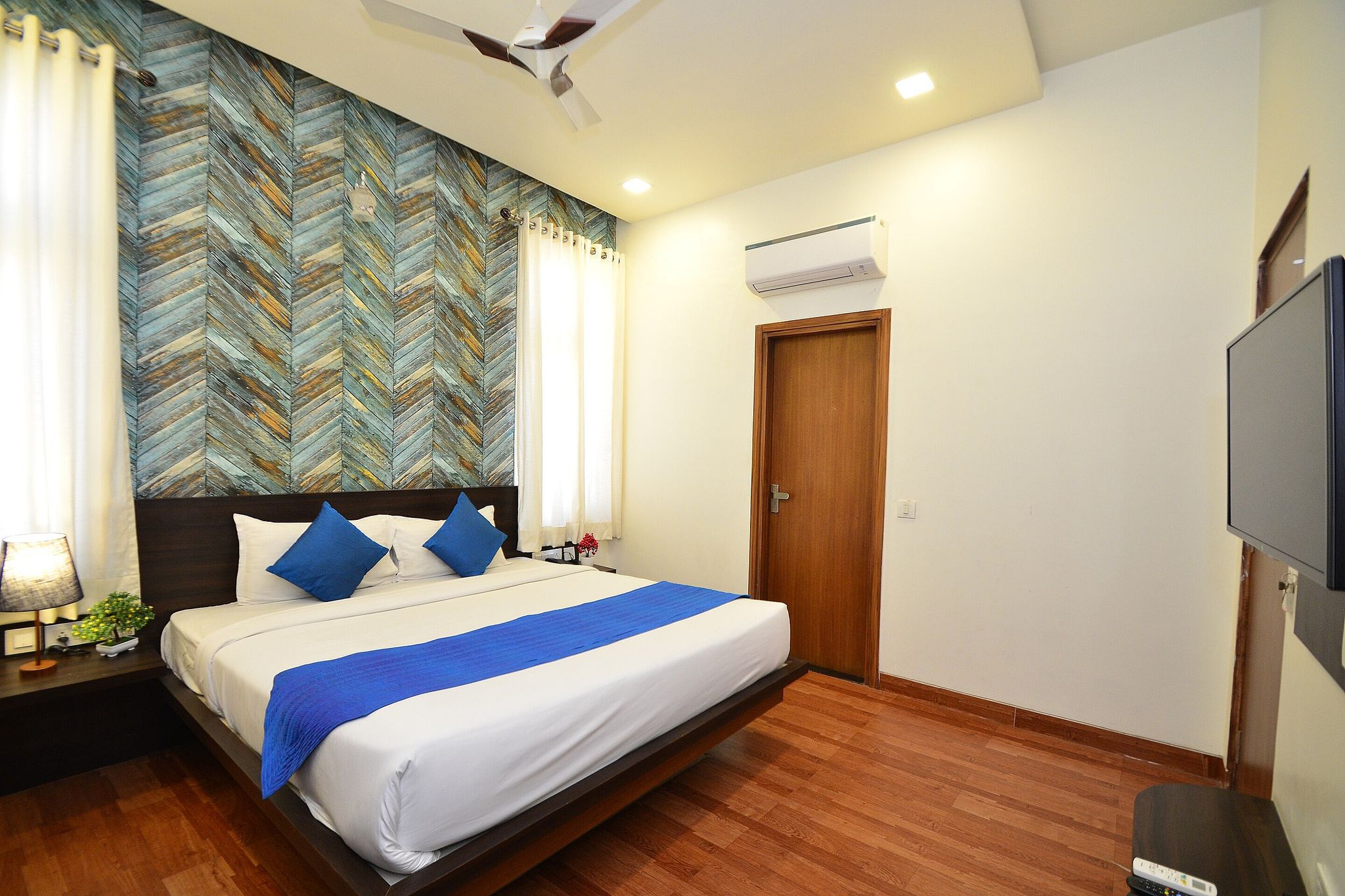 Hotel Sapphire World Deluxe Room 4