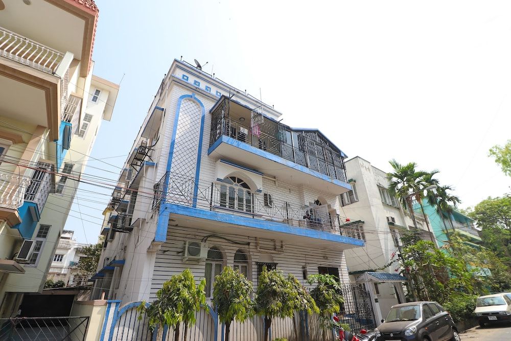 undefined OYO 24591 Mishra Residency Newtown 2