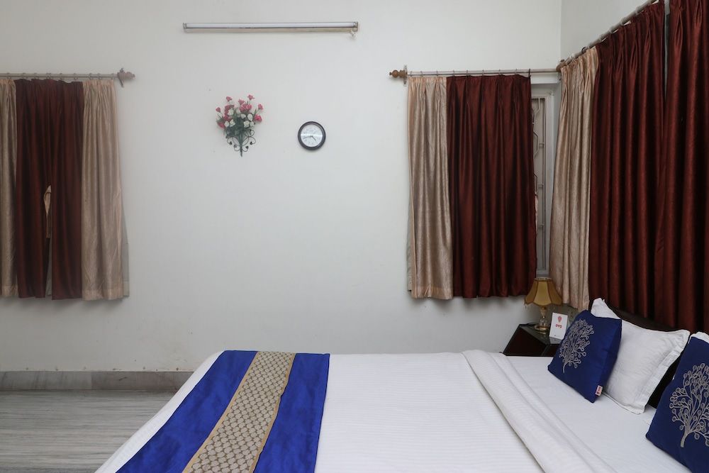 OYO 24591 Mishra Residency Newtown Double or Twin Room 7