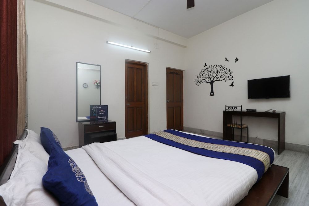 OYO 24591 Mishra Residency Newtown Double or Twin Room 4