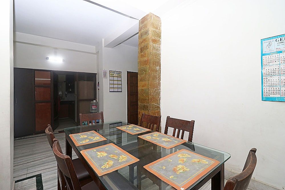 undefined OYO 24591 Mishra Residency Newtown 6