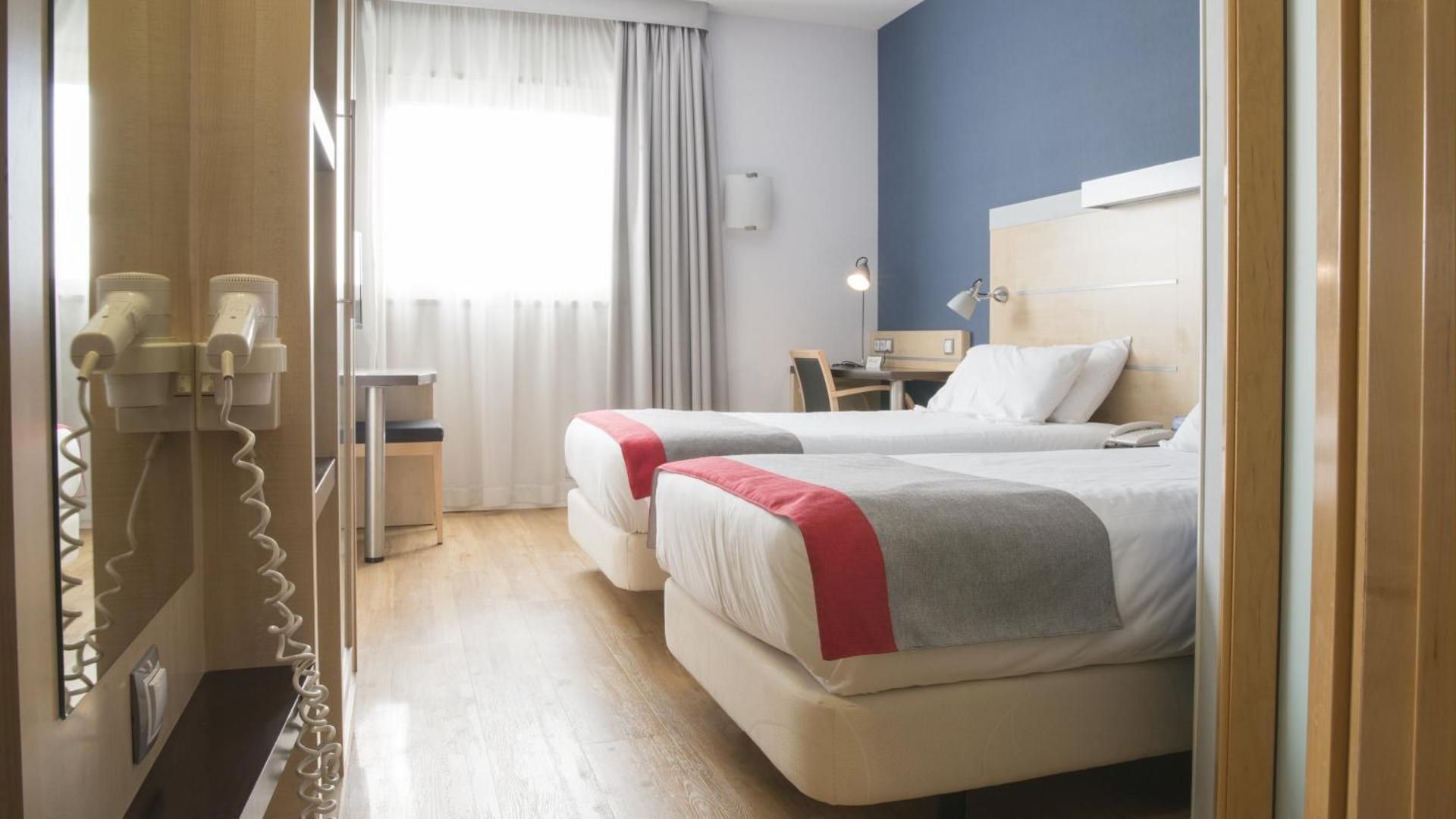 Standard Twin Room - Accessible - Free Breakfast