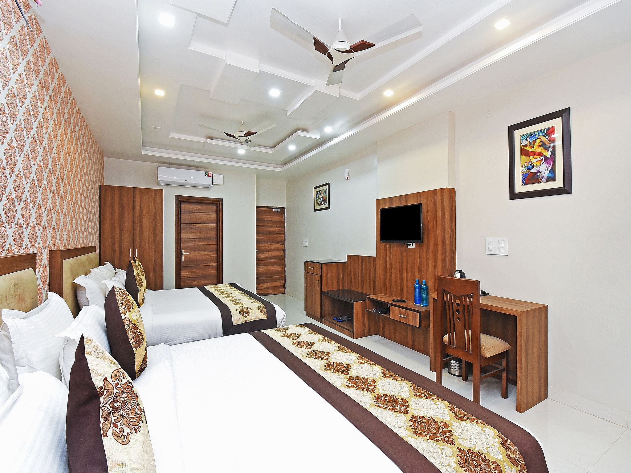 Super Deluxe Twin Bed Room