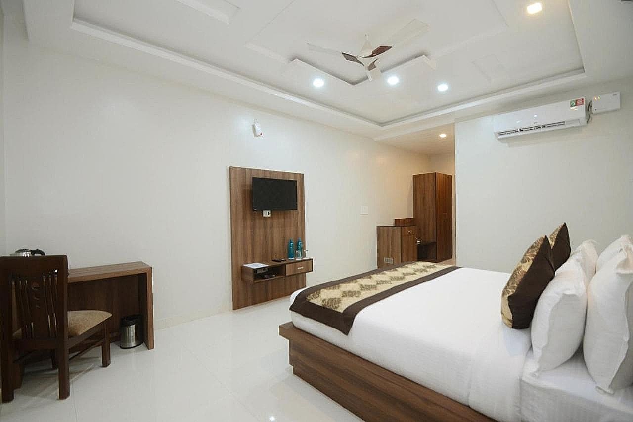 Heritage Haveli-A Stay Home Deluxe Room 8