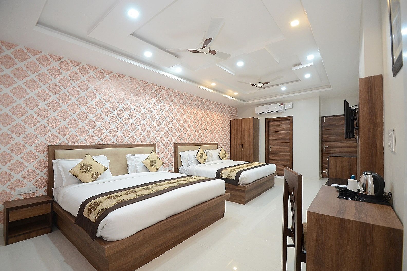 Super Deluxe Twin Bed Room