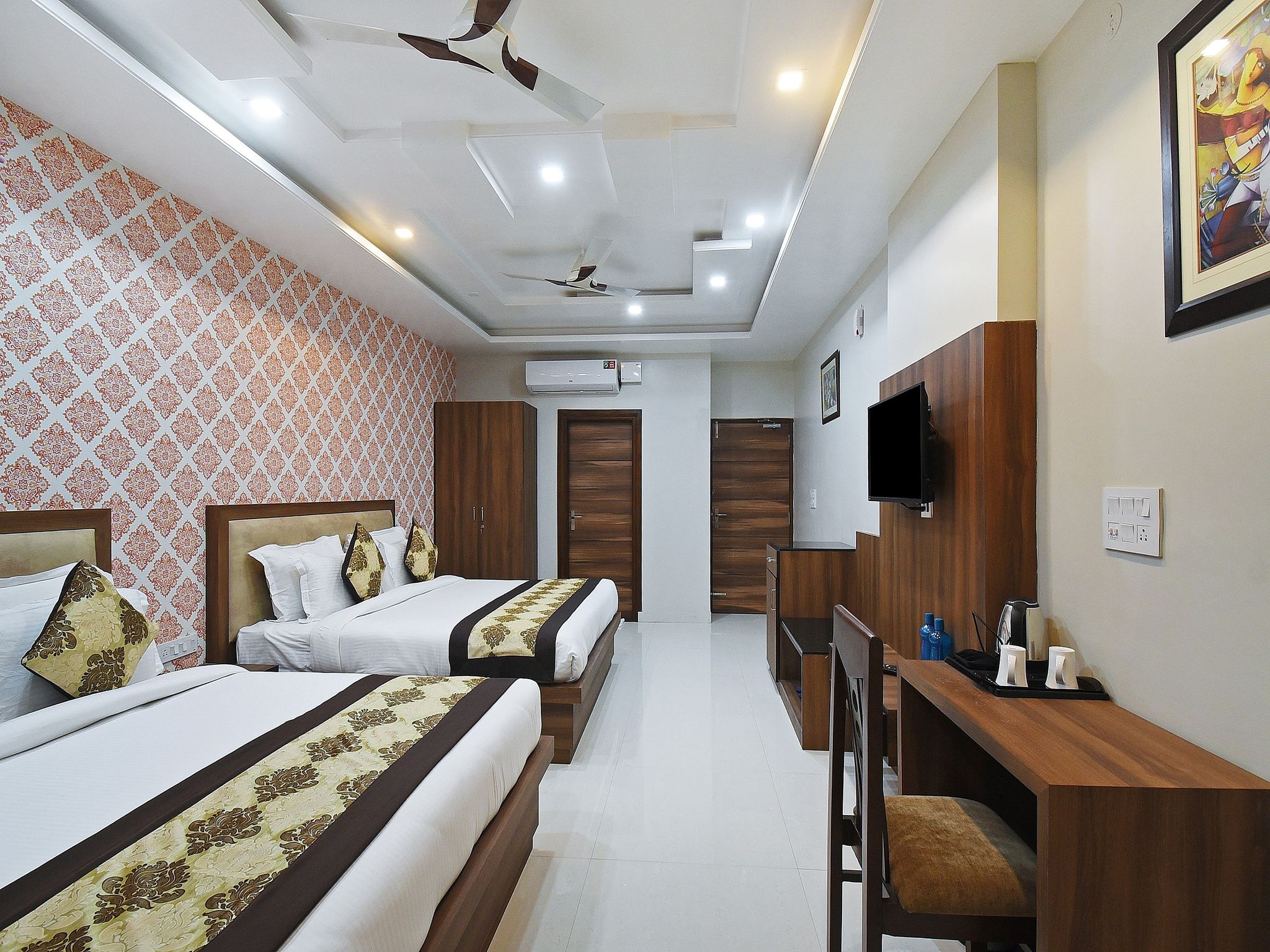 Super Deluxe Twin Bed Room