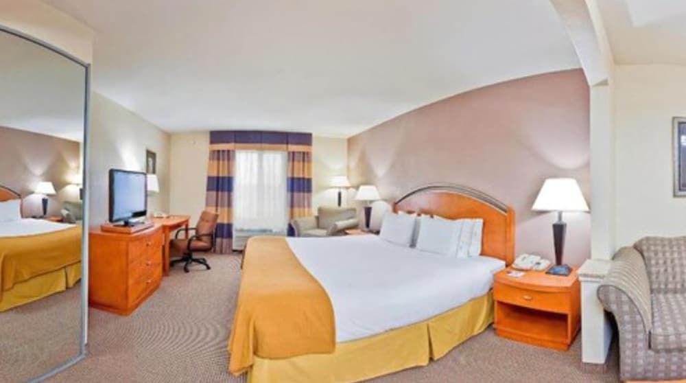 Standard Room, 1 King Bed (LEISURE)