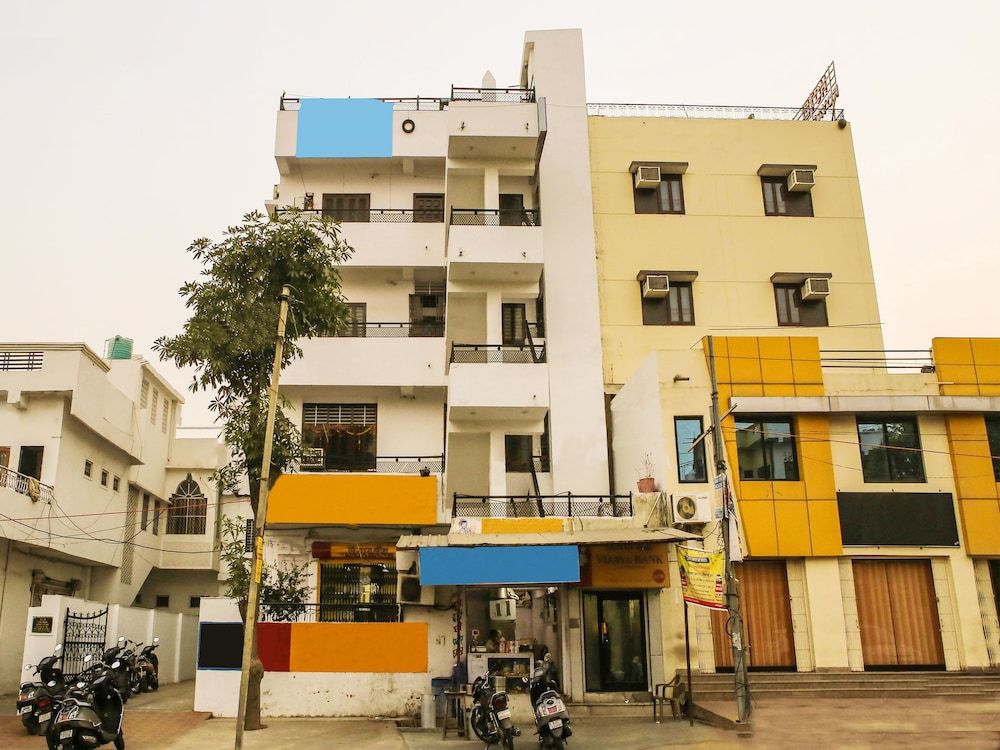 undefined OYO 9971 Hotel Royal T