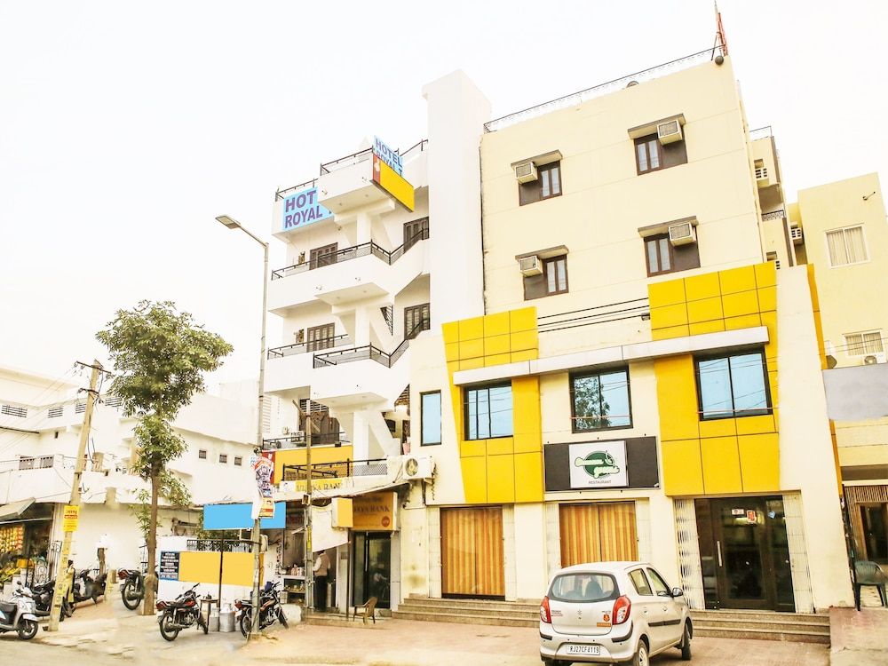 undefined OYO 9971 Hotel Royal T 2