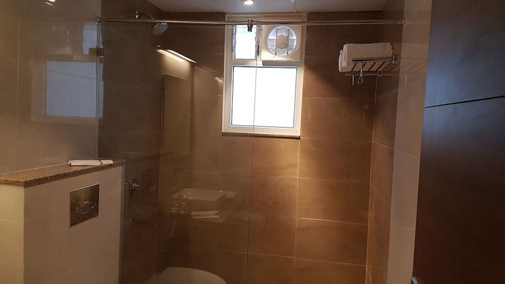 Hotel Sumaditya Deluxe Twin Room 21