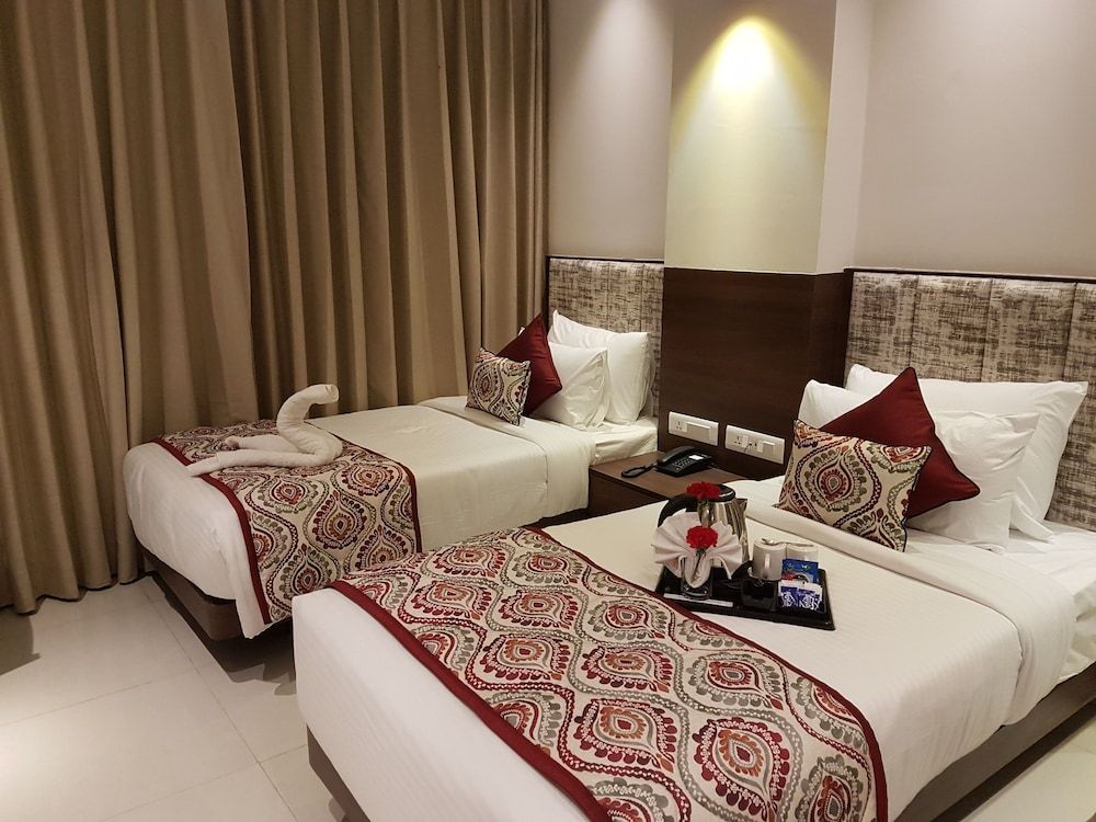 Hotel Sumaditya Deluxe Twin Room 14