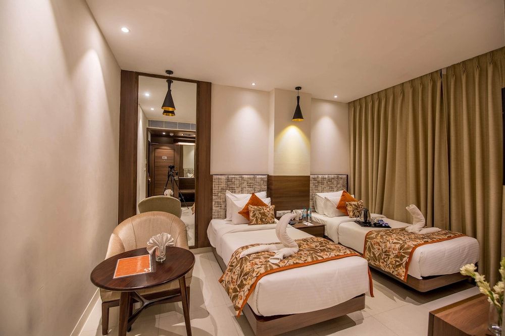 Hotel Sumaditya Deluxe Twin Room 16