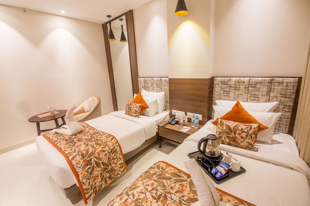 Hotel Sumaditya Deluxe Twin Room 5