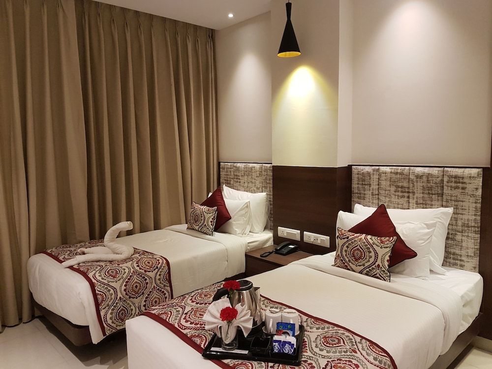 Hotel Sumaditya Deluxe Twin Room 10