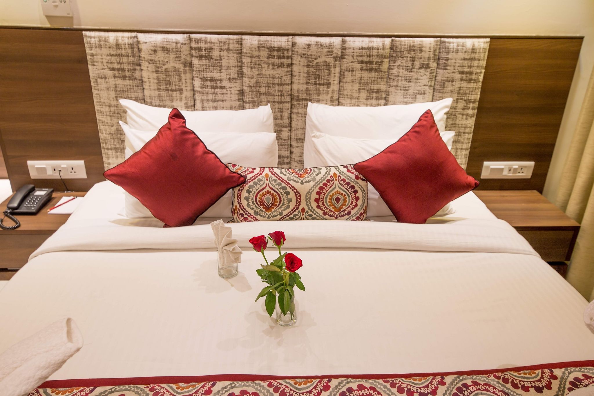 Hotel Sumaditya Deluxe Twin Room 9