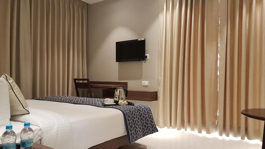 Hotel Sumaditya Deluxe Twin Room 4