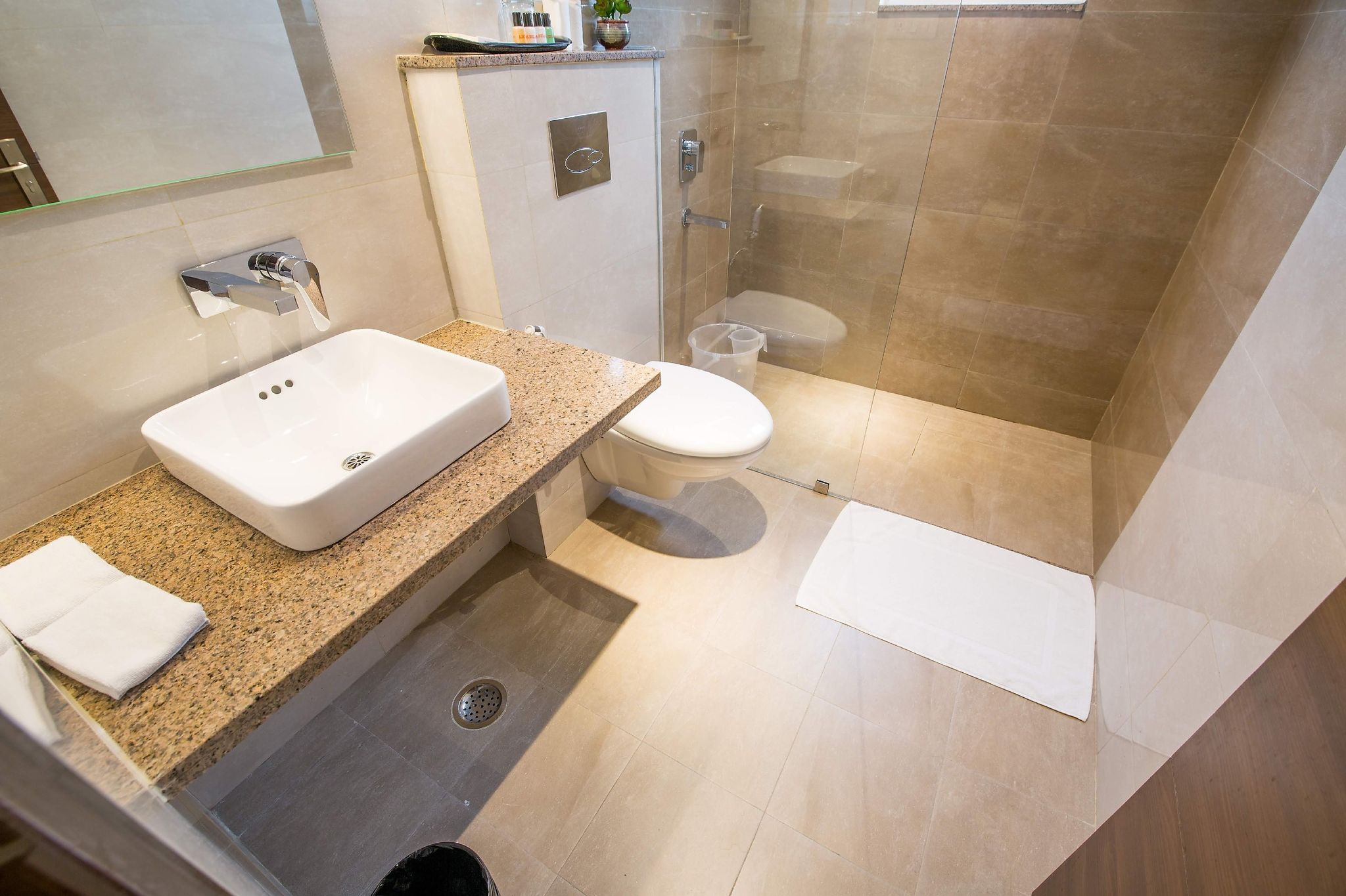 Hotel Sumaditya Deluxe Twin Room 19