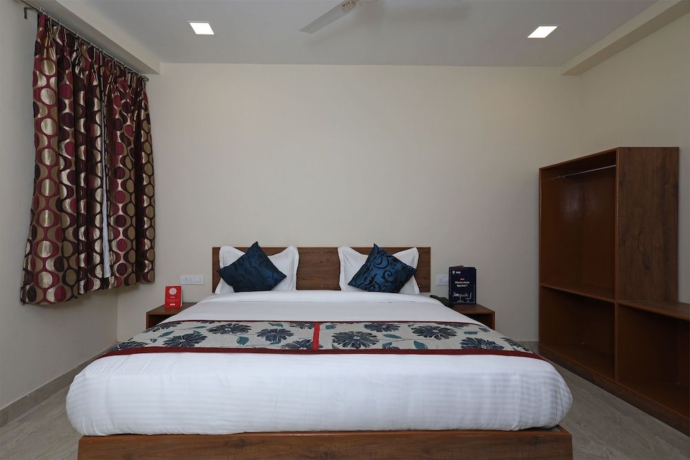 undefined OYO 10176 Hotel Bluebell