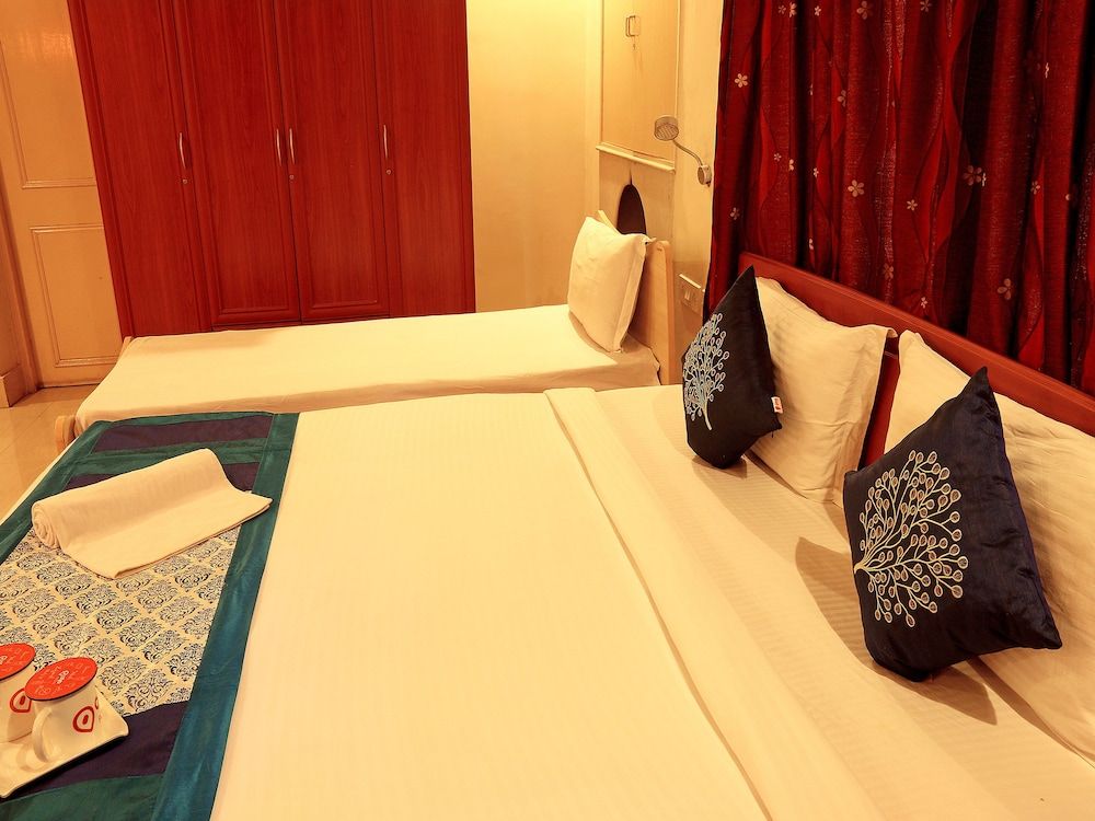 OYO 4402 Mishra's Guest House Double or Twin Room 5