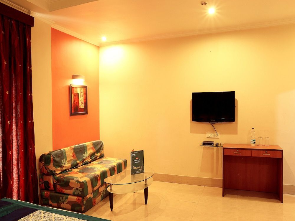 OYO 4402 Mishra's Guest House Double or Twin Room 6