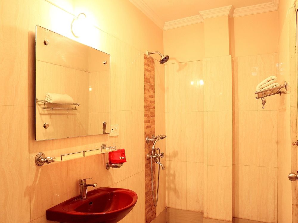 OYO 4402 Mishra's Guest House Double or Twin Room 10