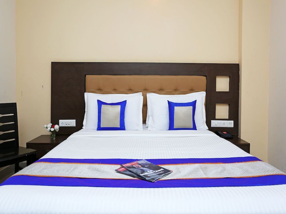 OYO Flagship 061 Tirupati Railway Station Double or Twin Room 3