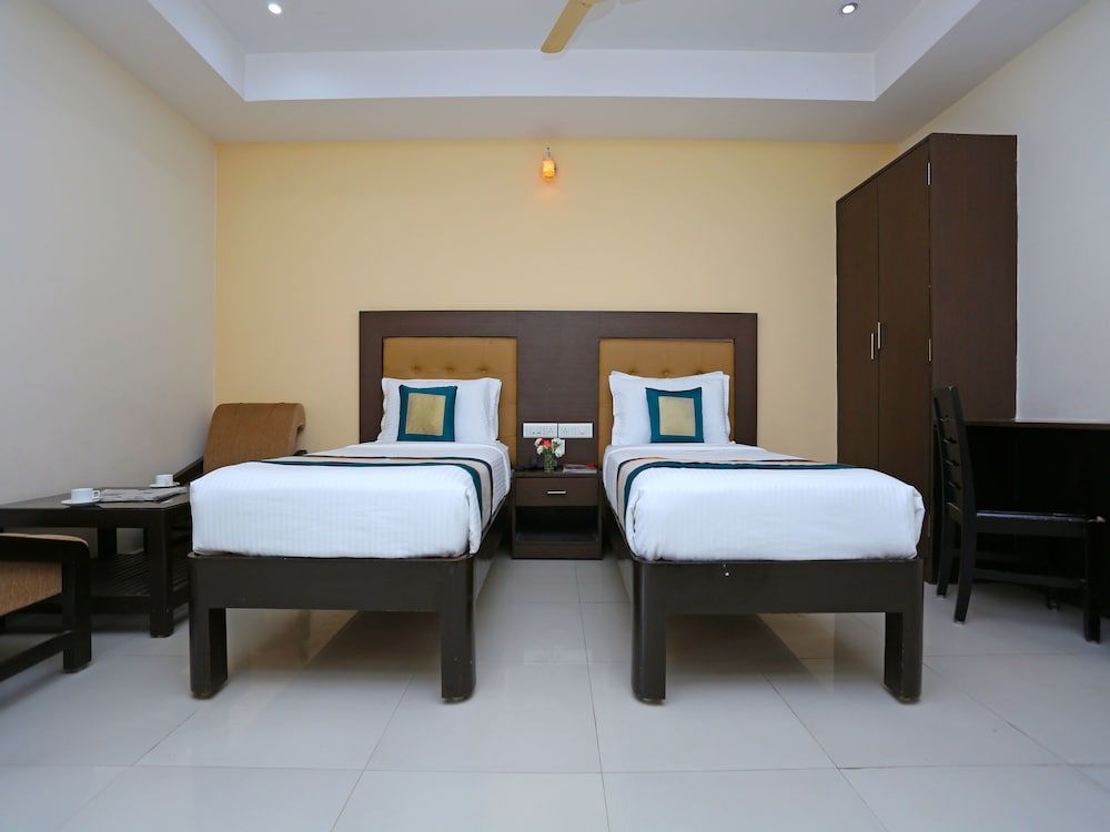 OYO Flagship 061 Tirupati Railway Station Double or Twin Room 2