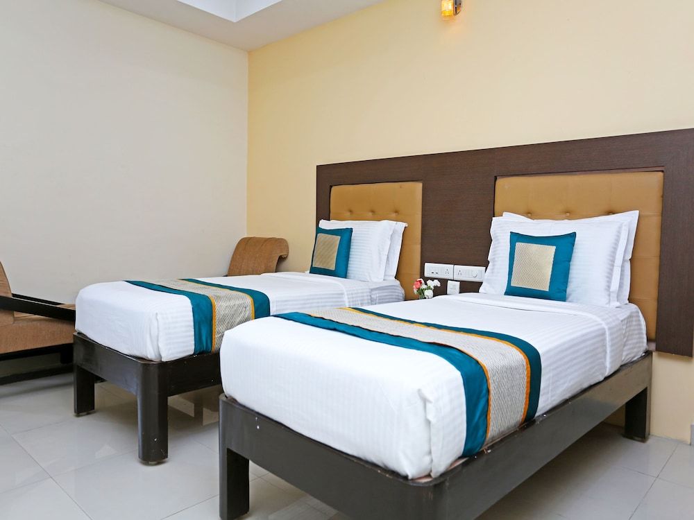 OYO Flagship 061 Tirupati Railway Station Double or Twin Room 5