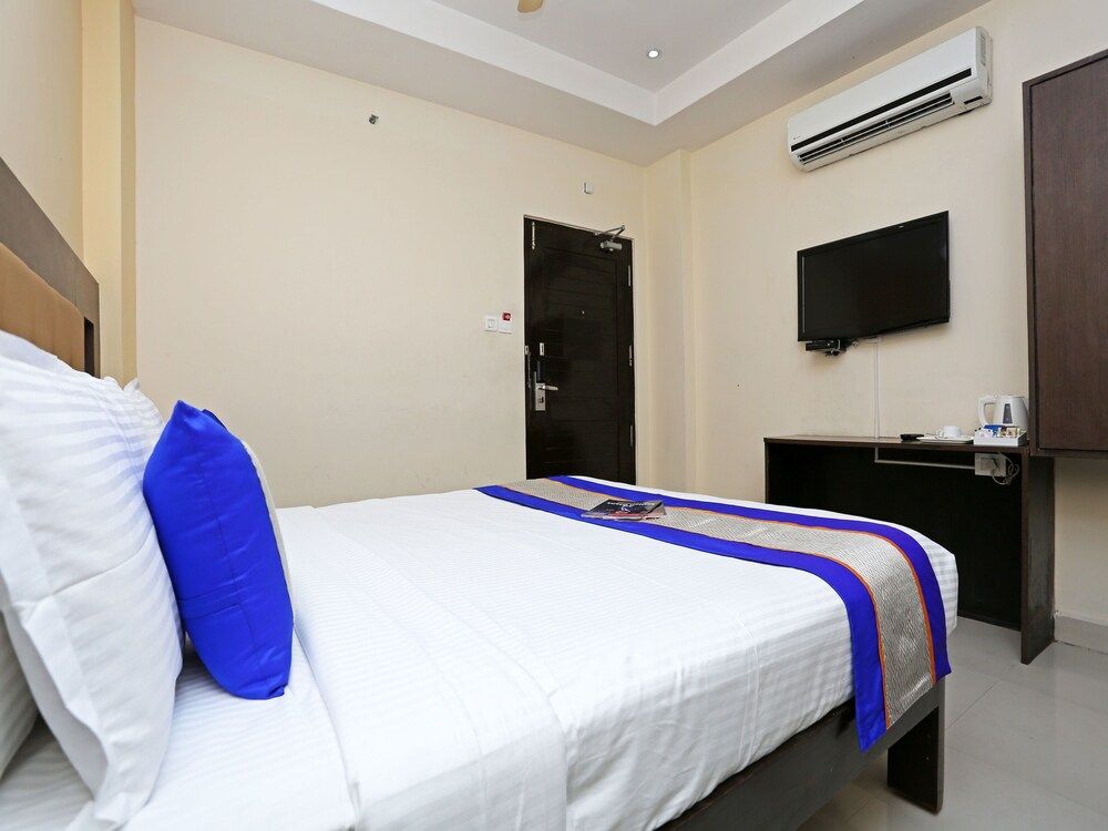 OYO Flagship 061 Tirupati Railway Station Double or Twin Room 7