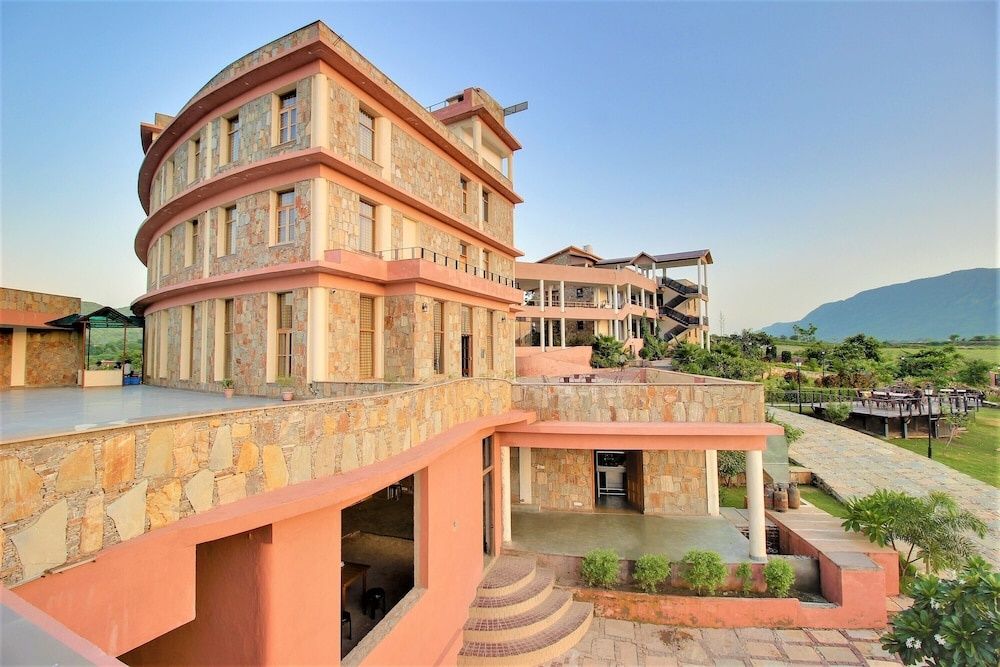 undefined Palm Valley Dritan Resort 9