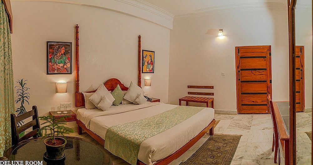 Indra Niwas Deluxe Room 4