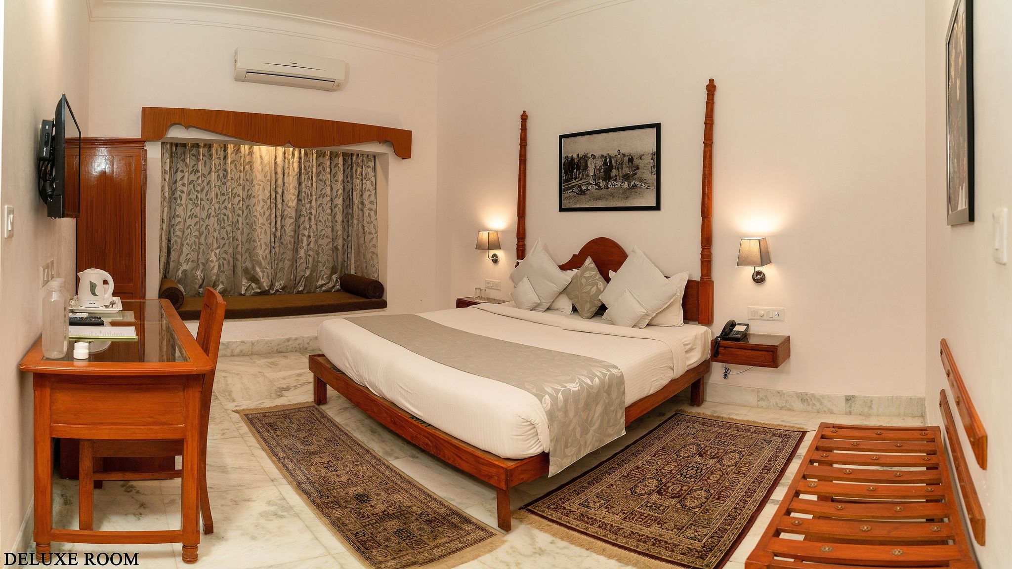 Indra Niwas Deluxe Room