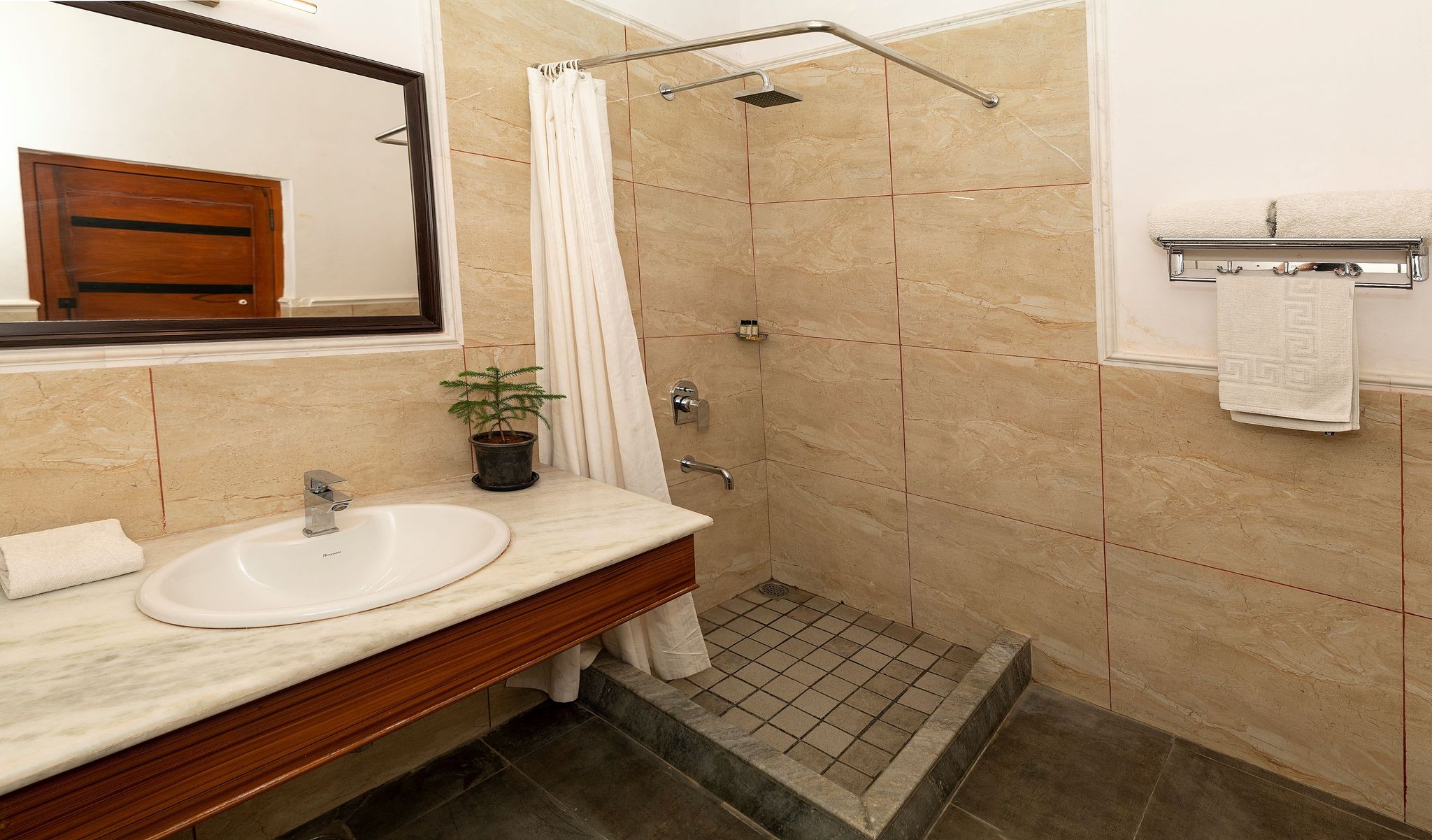 Indra Niwas Deluxe Room 12