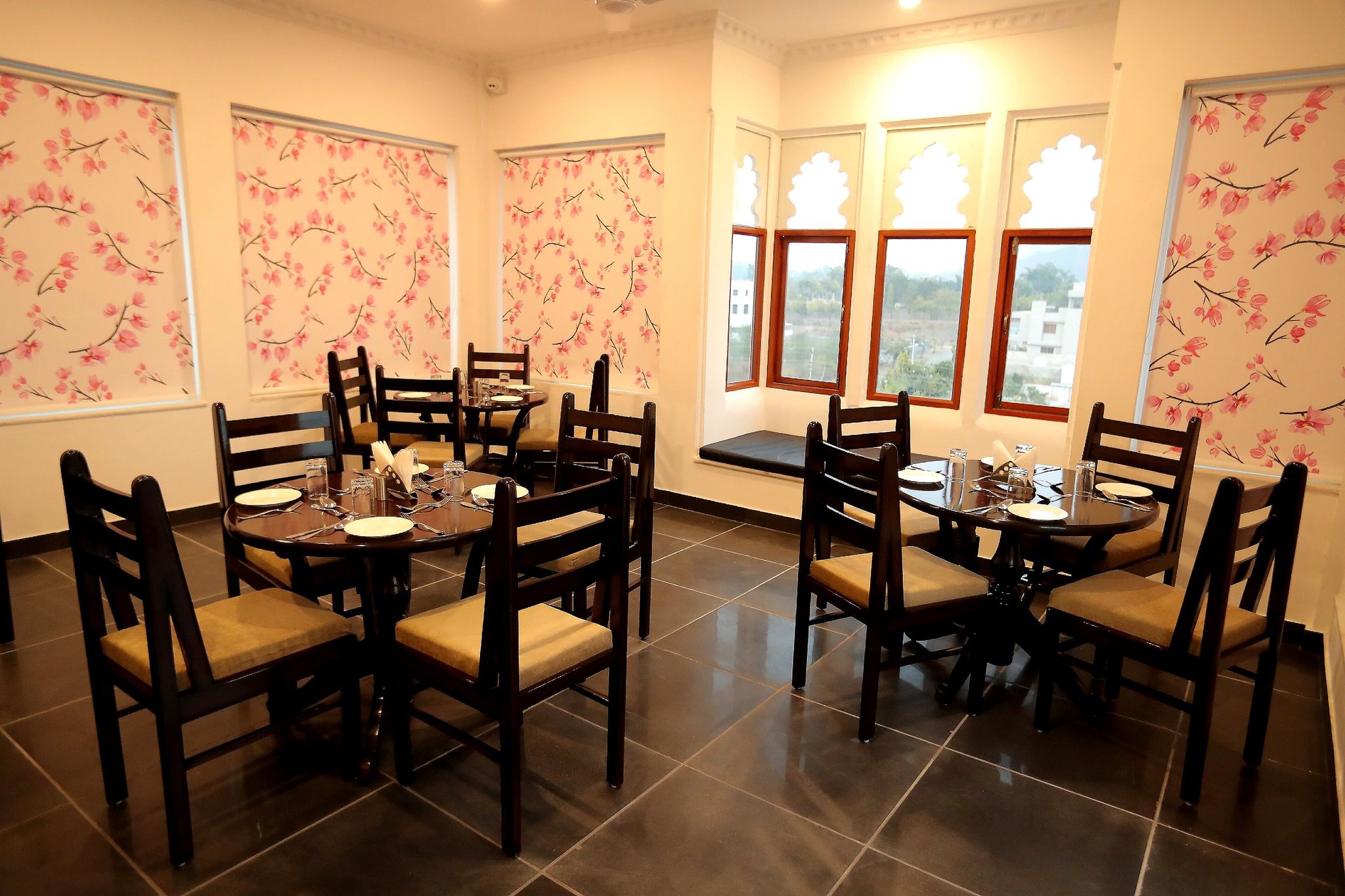 Food & Dining