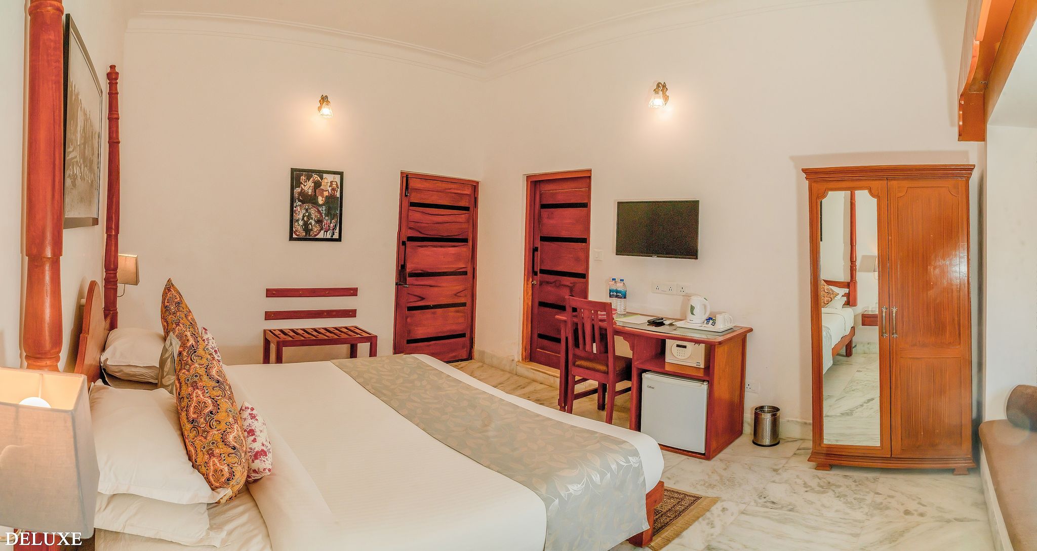 Indra Niwas Deluxe Room 11