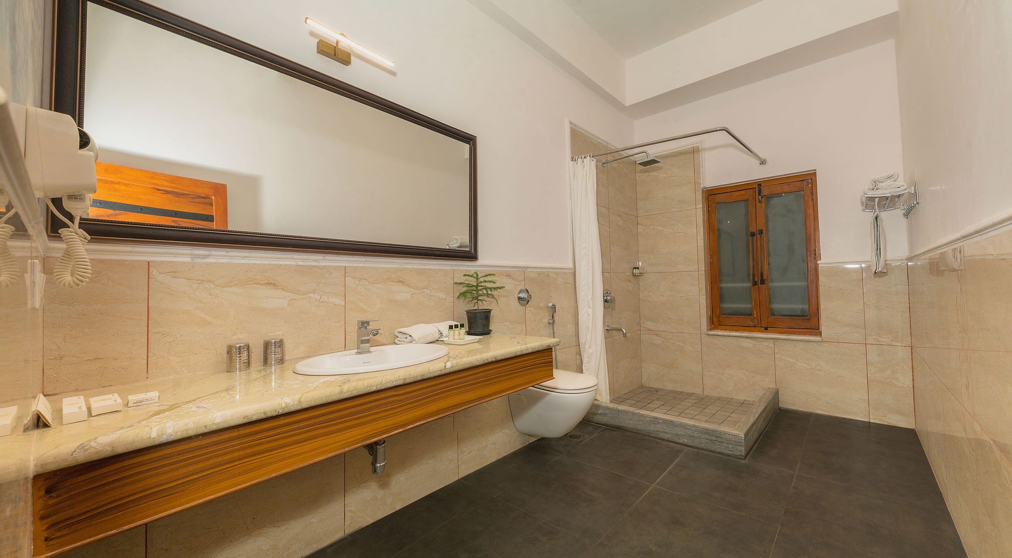 Indra Niwas Deluxe Room 2