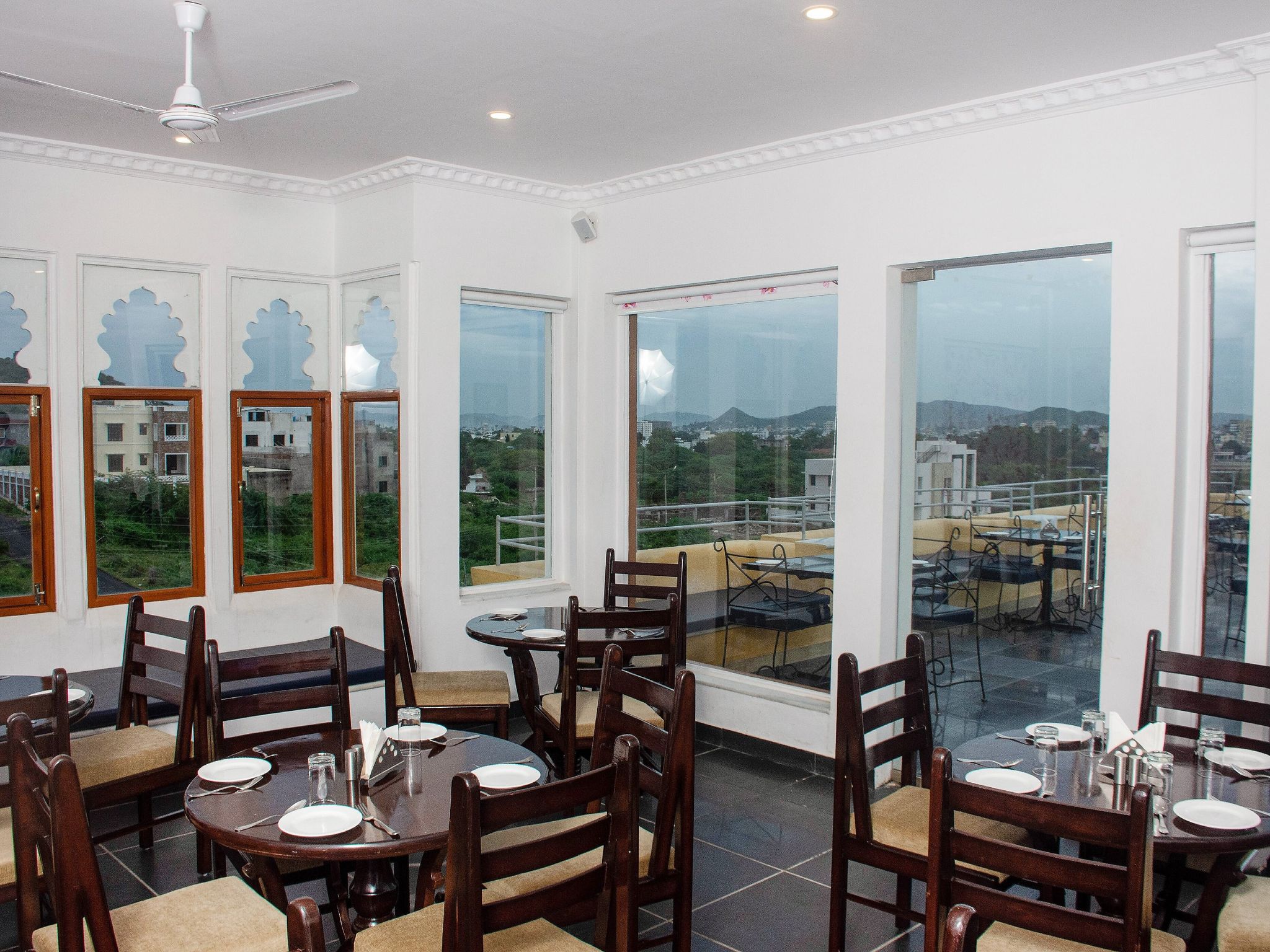 Food & Dining