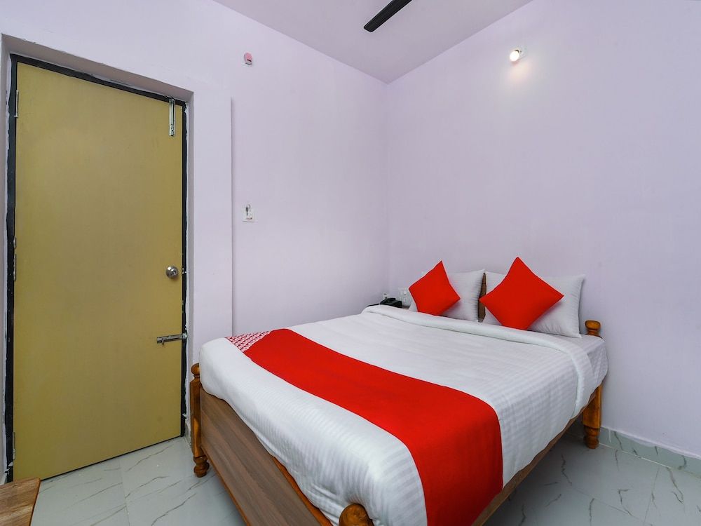 undefined OYO 27936 Hotel Welcome Tirupati 4