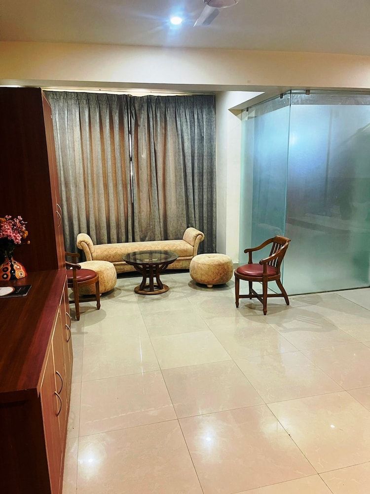 undefined Hotel Royal Amer City 8